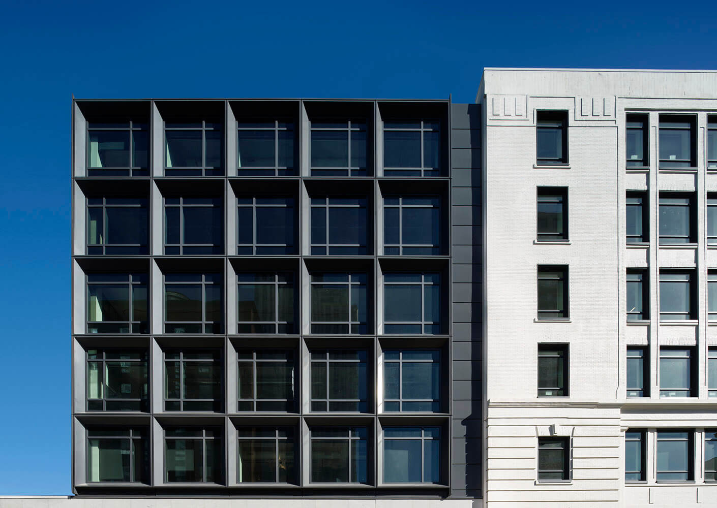 Photo of historic building with modern addition, creating a modern science research lab in New York