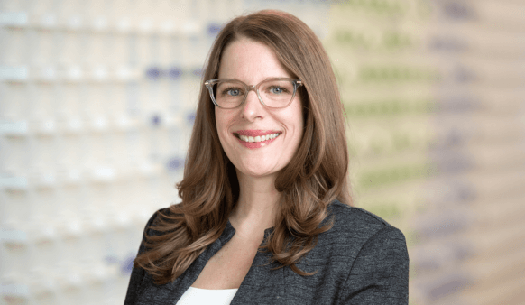 Amina Helstern headshot